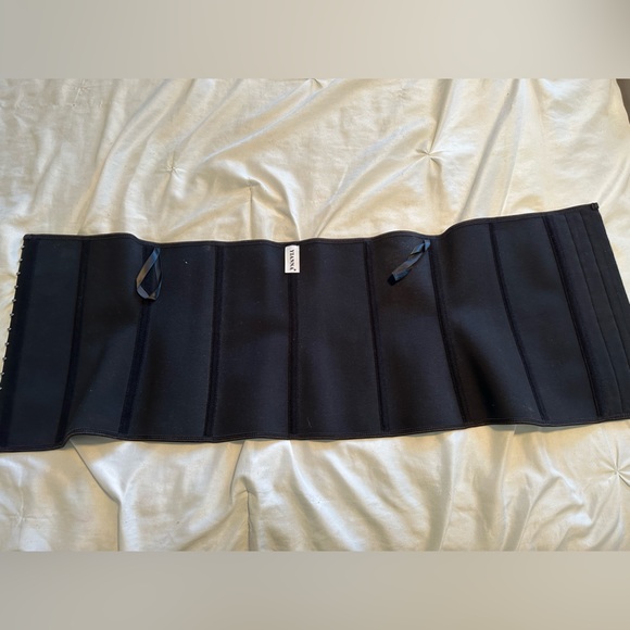 NWOT Waist training corset - Picture 6 of 7